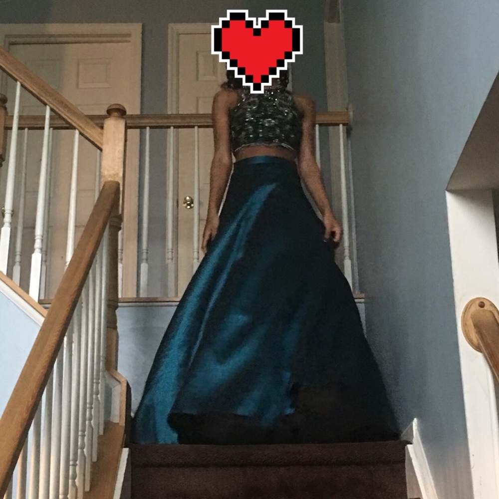 | CLOSET CLEANOUT| Alyce Paris Prom dress - Picture 4 of 6